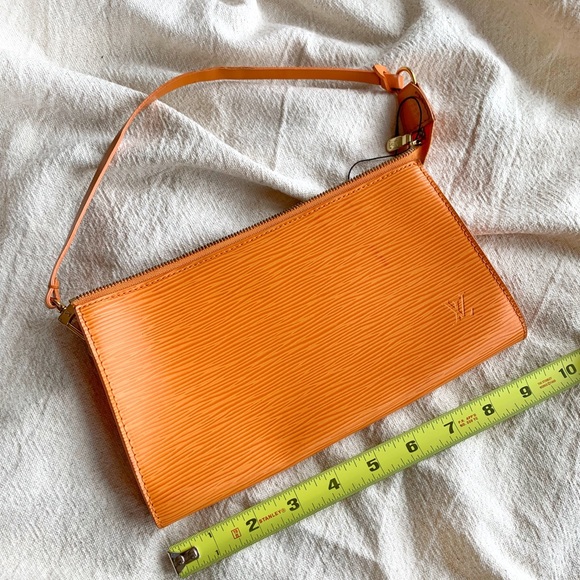 Louis Vuitton Epi Line Pochette - Picture 6 of 8